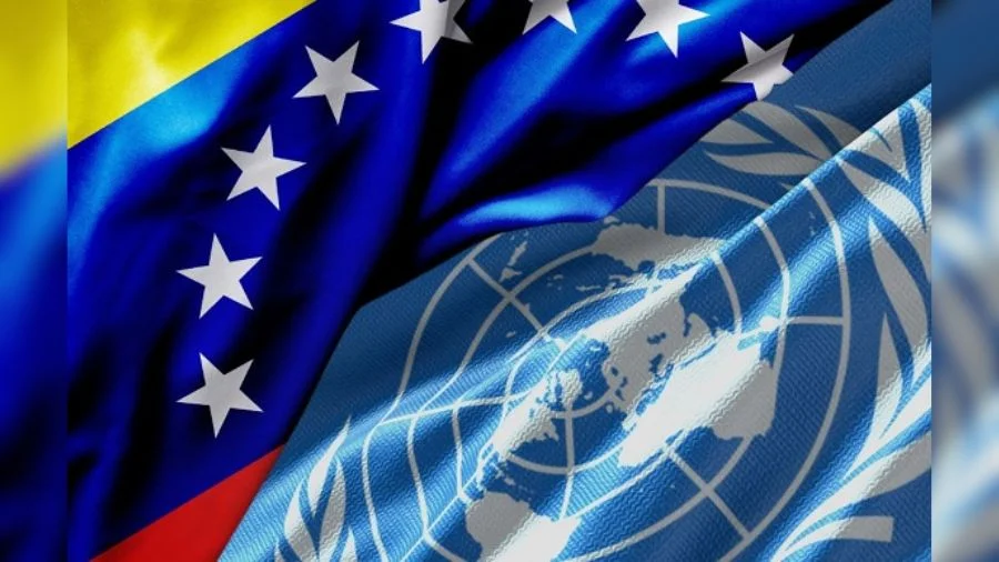 La bandera de Venezuela junto a la bandera de las Naciones Unidas
