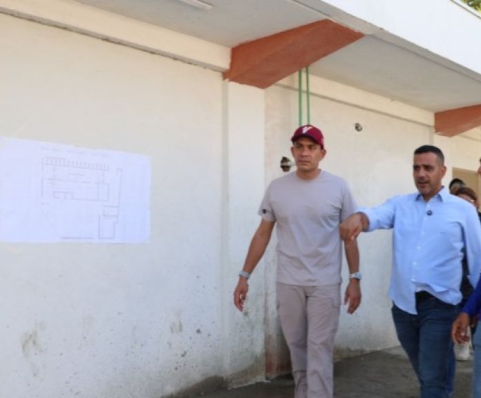 Autoridades recorren las instalaciones del Consejo de Pescadores de la Marina de Caraballeda