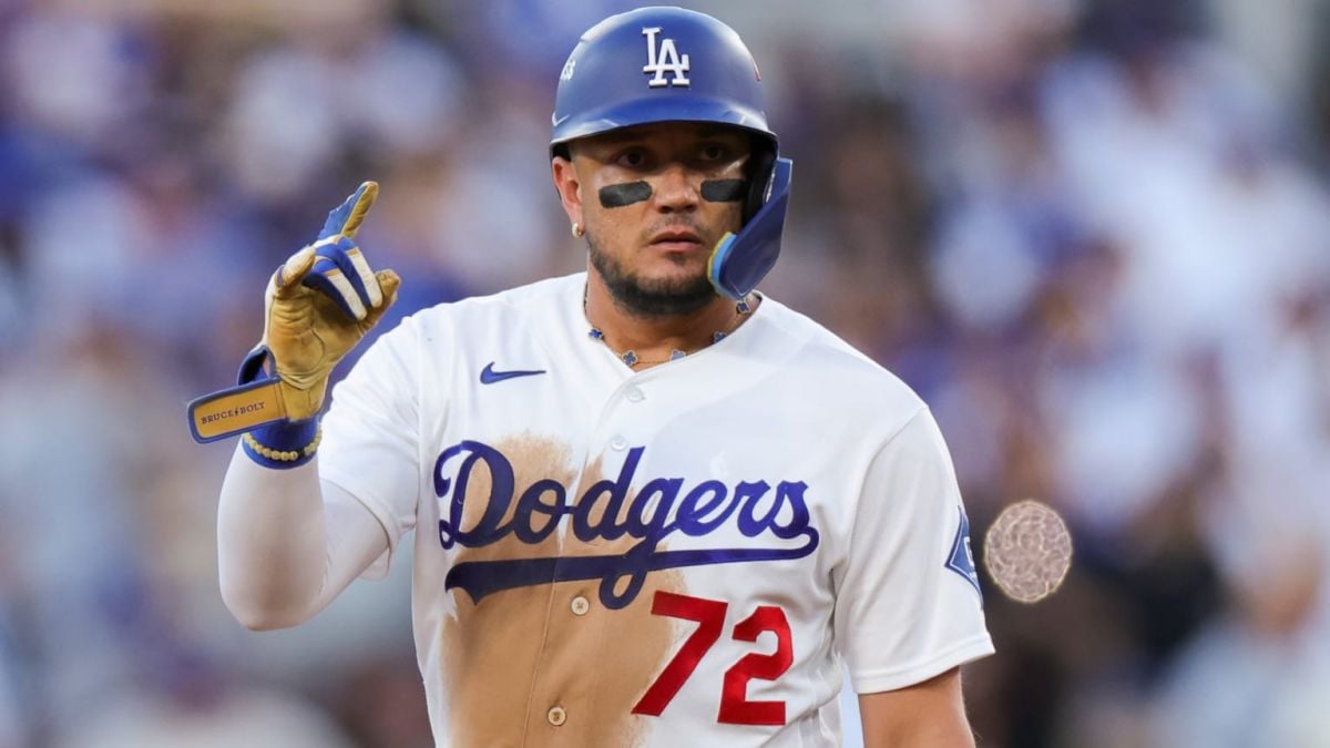Miguel Rojas con el uniforme de los Dodgers de Los Ángeles