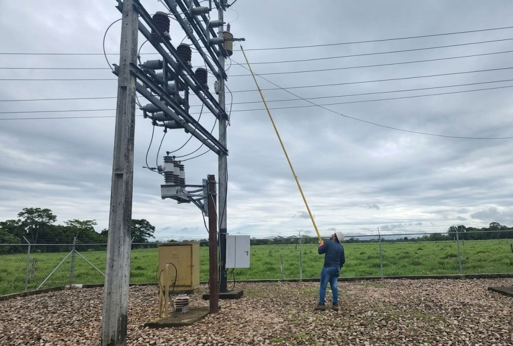 Trabajador de Corpoelec en la subestación San Joaquín, en Táchira
