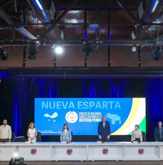 Mesa principal del acto de la consulta sobre la reforma de la justicia penal en Nueva Esparta
