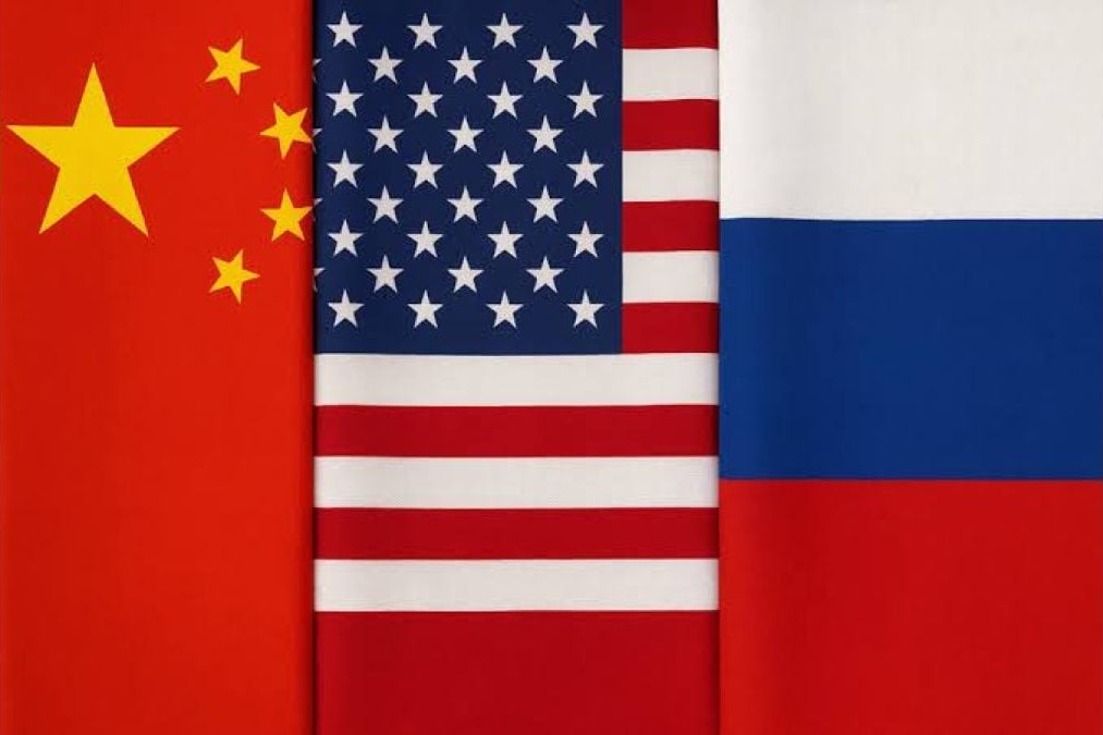 Banderas de China, Estados Unidos y Rusia