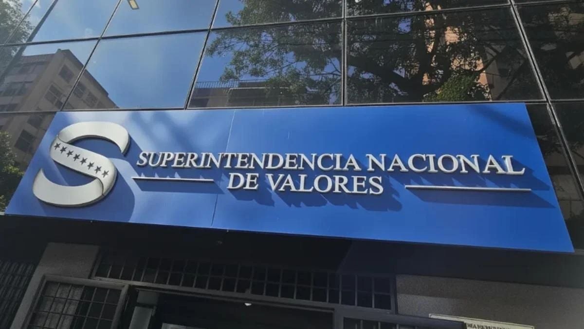 Fachada con el logotipo de la Superintendencia Nacional de Valores